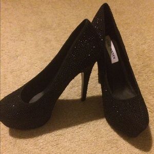 Nearly new size 6 Steve Madden pumps
