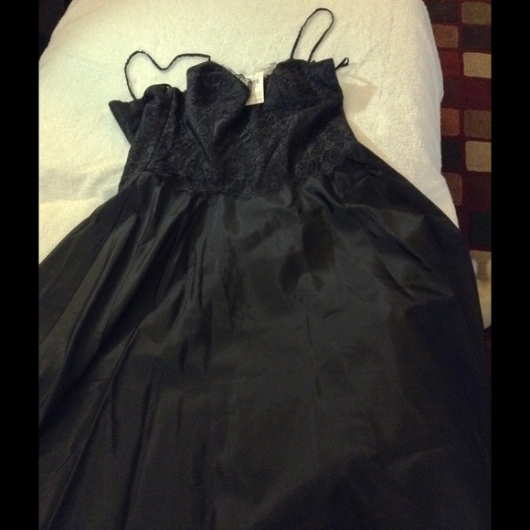 Beautiful party dress. Lining. Acetate underskirt