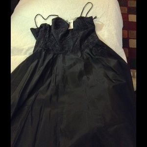 Beautiful party dress. Lining. Acetate underskirt