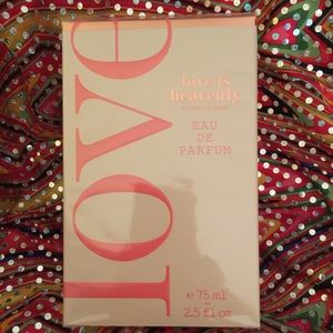 Victoria secret Love is heavenly NWT. Sealed. 🎀