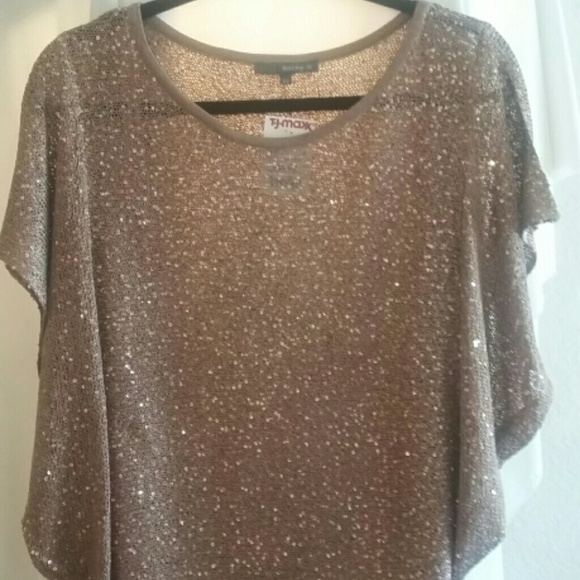Two piece sequins top. - Picture 2 of 3