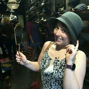 Meet your Posher, Megan