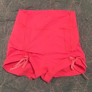Lululemon size 4 grapefruit/coral Liberty Shorts