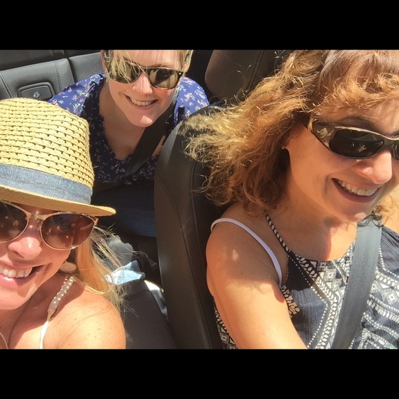 Meet your Posher, Andrea - Picture 2 of 2