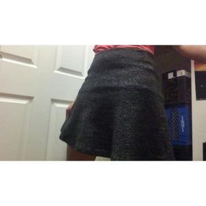 Cute full black and white speckle skirt 🌹