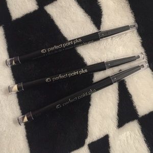 Cover girl perfect point plus black eyeliner.