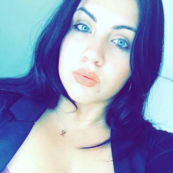 Meet your Posher, Dominique