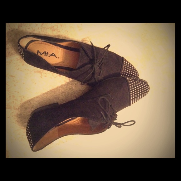 🔸black, "studded", faux suede, lace-up flats-🔸