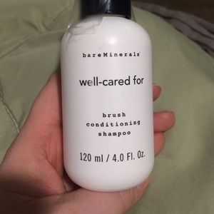 well-cared for brush conditioning shampoo