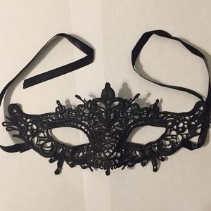 Fleur De Lis Crowned Mask