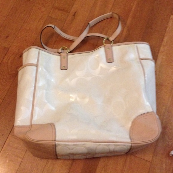 Large Coach Ivory bag with wristlet