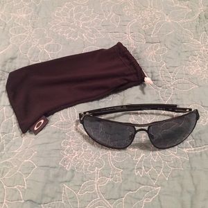 Oakley sunglasses Plaintiff squared aviators
