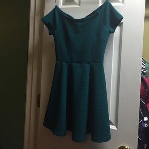 Dark green dress with cap-sleeves from forever 21