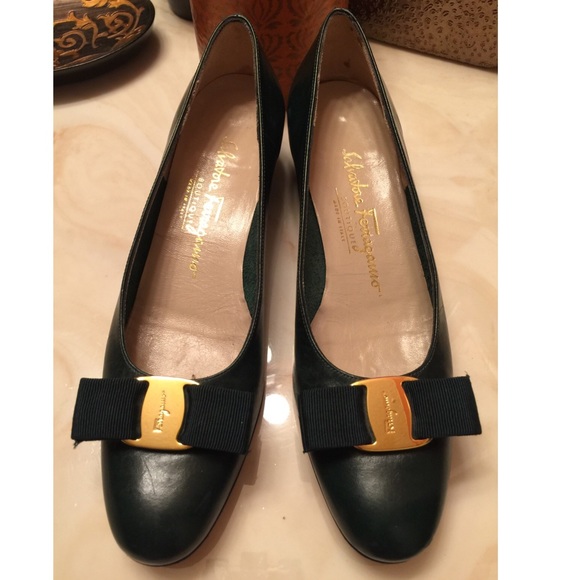Vintage Ferragamo Green Ballet flats