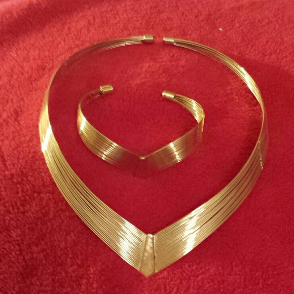 Jewelry - Pretty bracelet and necklace