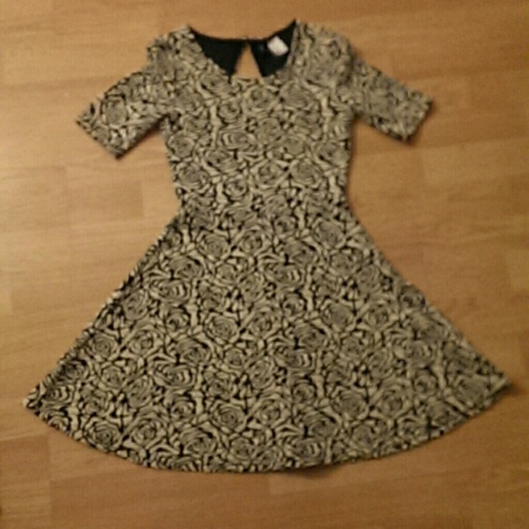 Black and white rose patterened dress