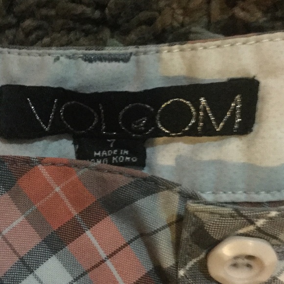 Volcom shorts - Picture 3 of 3