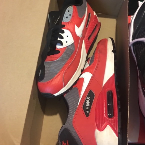 Air max tennis shoes - Picture 2 of 3