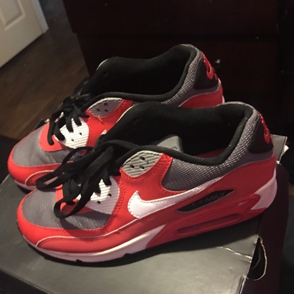 Air max tennis shoes - Picture 3 of 3
