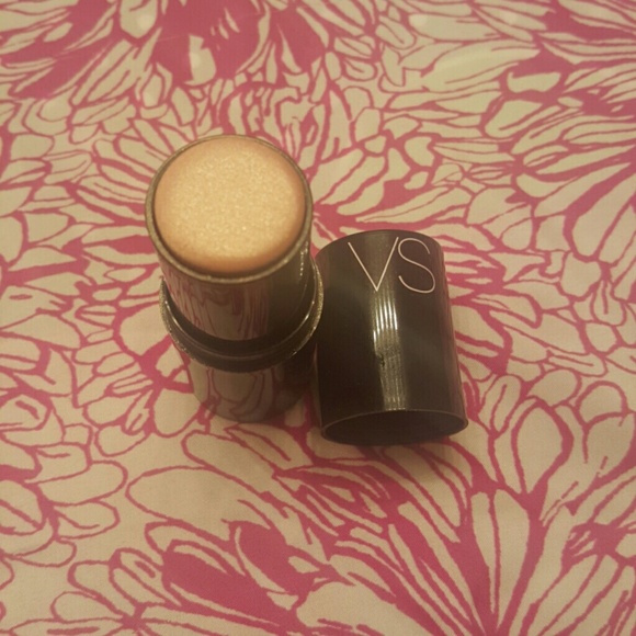 Victoria's Secret face highlighter