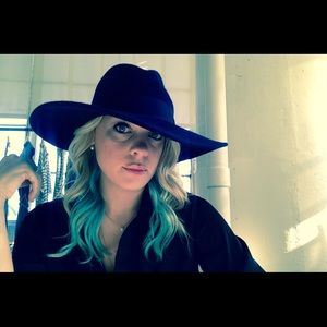 Meet your Posher, Samantha