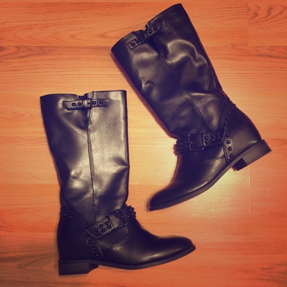 Simply Vera VERA WANG Black Studded Boots. - Picture 2 of 5