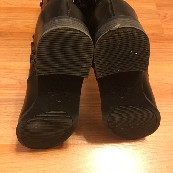 Simply Vera VERA WANG Black Studded Boots. - Picture 5 of 5