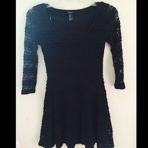Black half sleeve lace dress