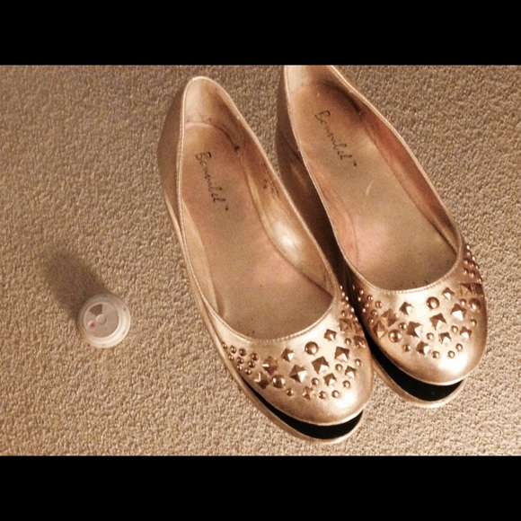 Gold flats - Picture 2 of 2