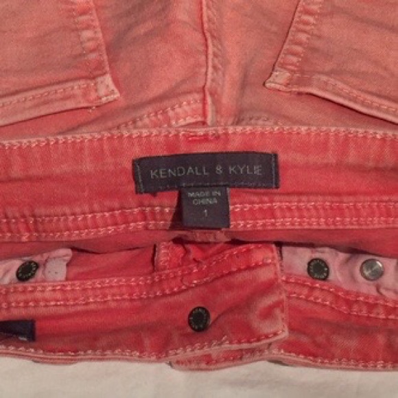 Kendall and Kylie jean shorts - Picture 3 of 3