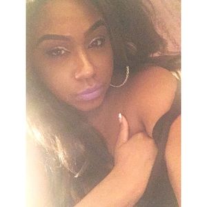 Meet your Posher, Adrianne