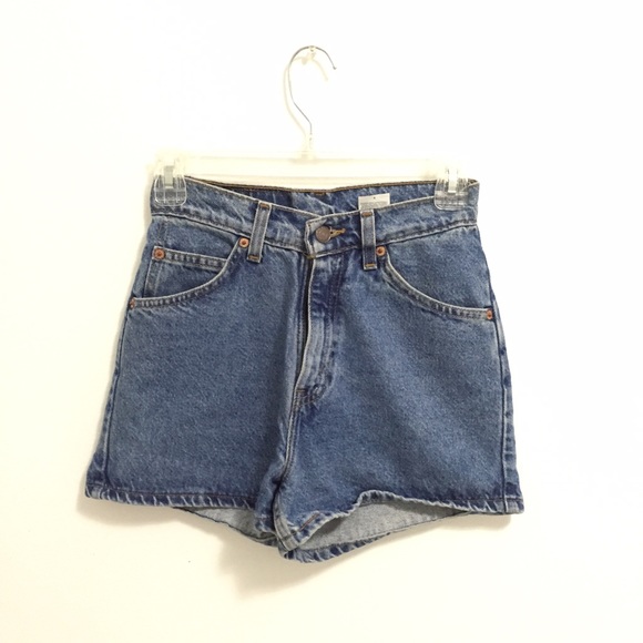 vintage 90's Levi's high waisted jean shorts