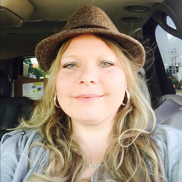 Meet your Posher, Tricia - Picture 1 of 1