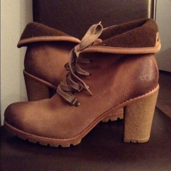 UGG Calynda suede boots 9.5