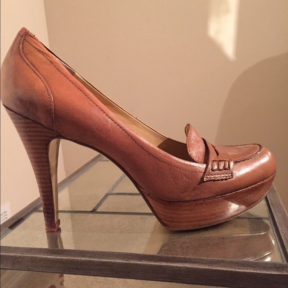 Nine West tan platform loafers