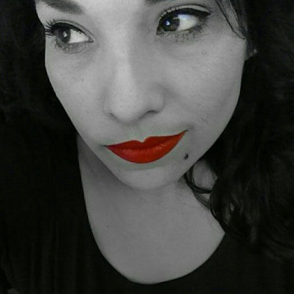 Meet your Posher, Cristina - Picture 1 of 1