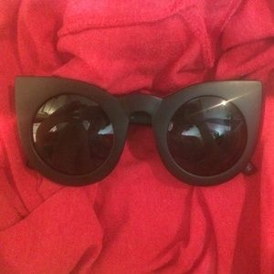 Matte Cat Eye Sunnies