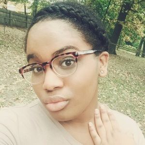 Meet your Posher, Alexis