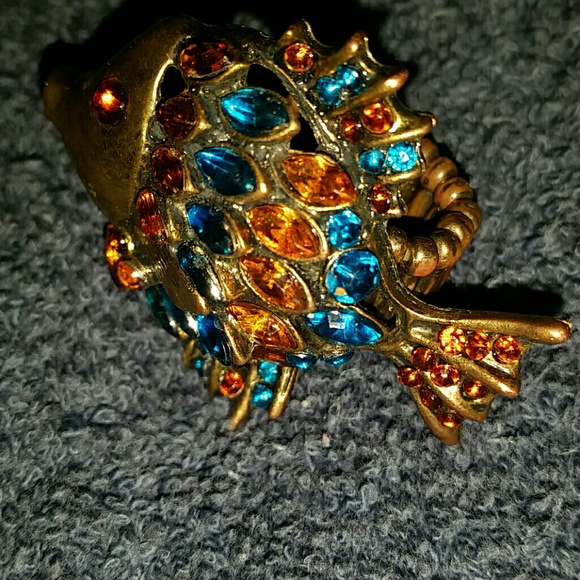Gorgeous Vintage circa. 1960s Fish Cocktail Ring - Picture 2 of 3
