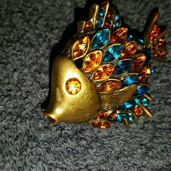 Gorgeous Vintage circa. 1960s Fish Cocktail Ring - Picture 3 of 3