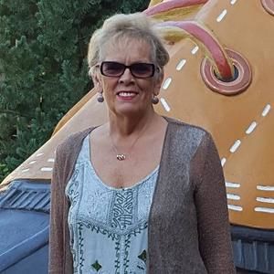 Meet your Posher, Rebecca