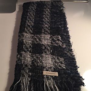 Burberry navy wool scarf