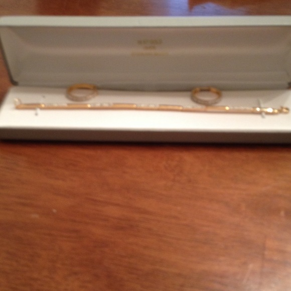 Gold/Diamond Necklace & Earings