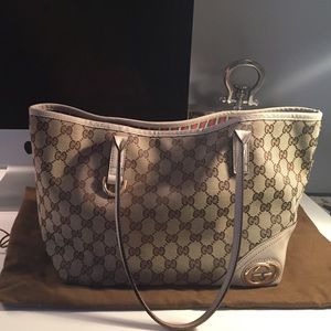 Gucci canvas tote in Beige