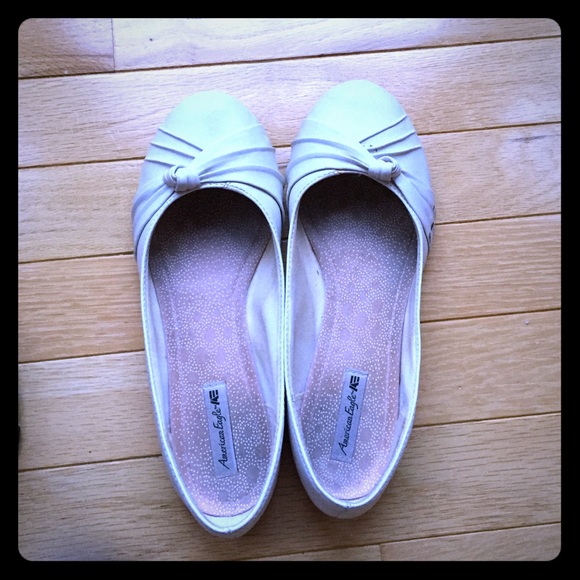 Pretty white flats