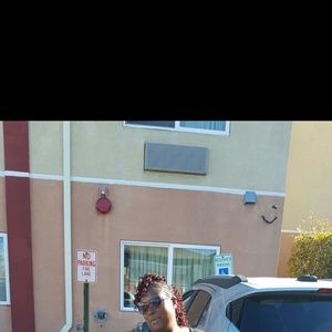 Meet your Posher, Sharon