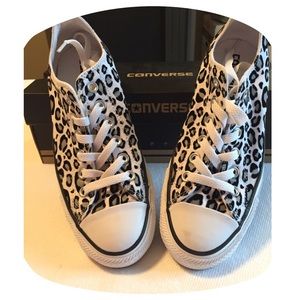 Converse Leopard print tennis shoes