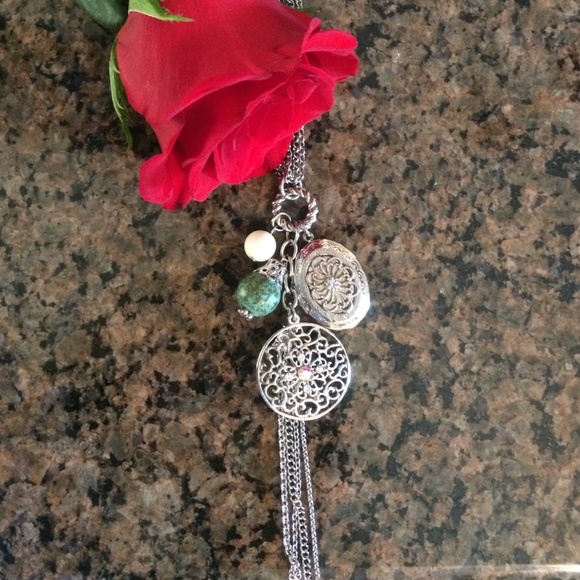 Vintage tassel necklace!