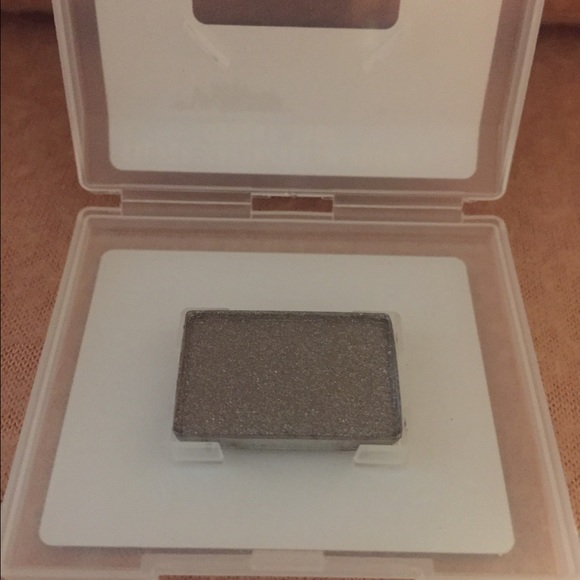 Mary Kay: Mineral Eye Color - Silver Satin. - Picture 2 of 4
