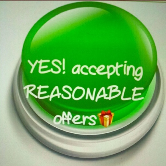 Thanks for browsing my closet. Make an offer😉💃🏻